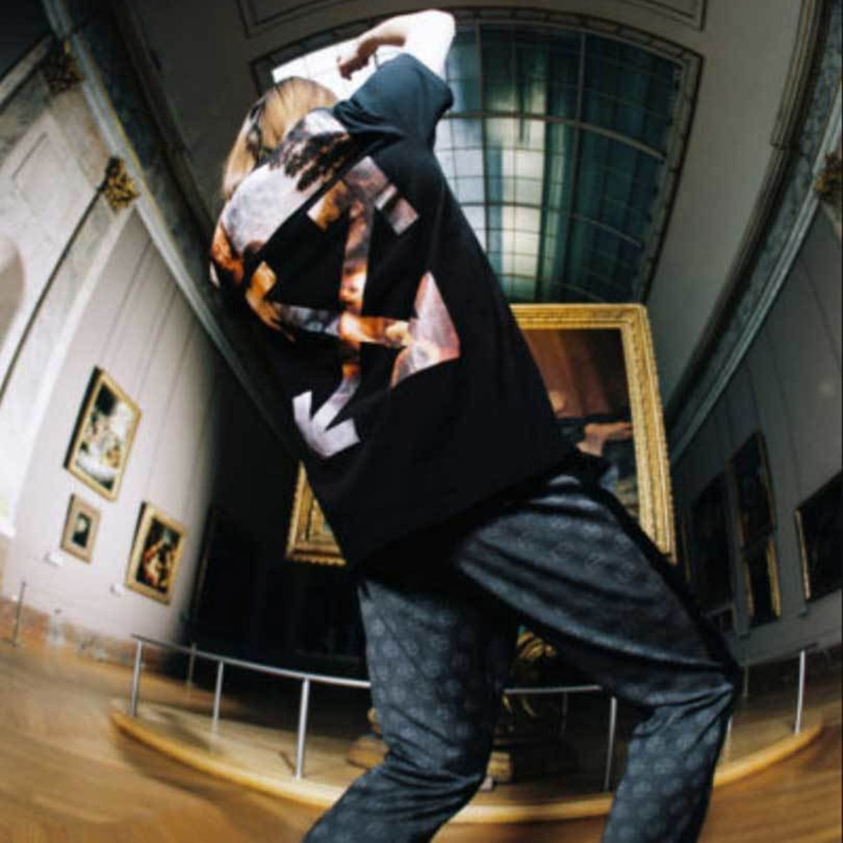 Virgil Abloh lanza junto al Museo del Louvre una colección en honor de Leonardo da Vinci Virgil Abloh lanza junto al Museo del Louvre una colección en honor de Leonardo da Vinci
