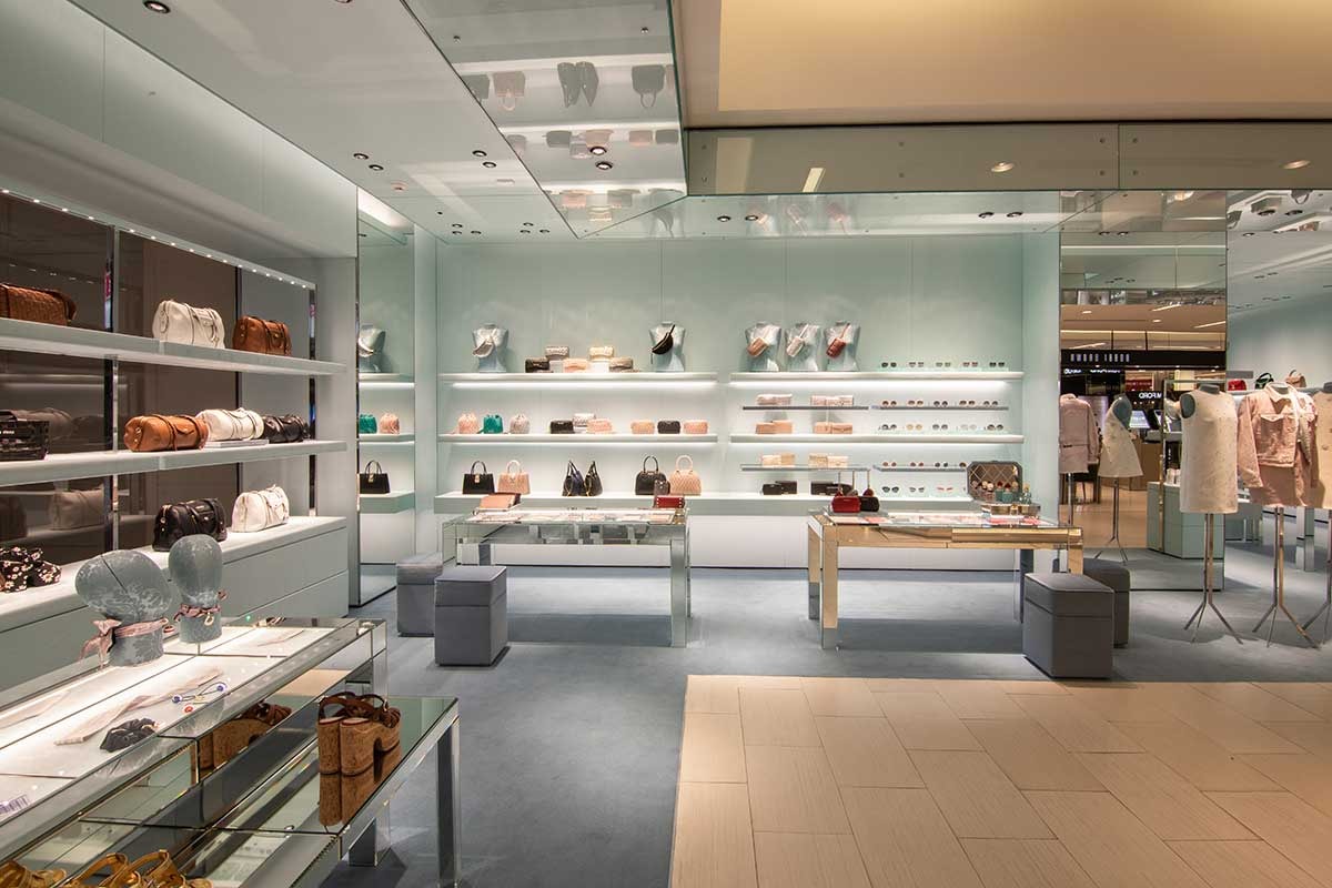 El espacio de Miu Miu en Saks Fifth Avenue se transforma El espacio de Miu Miu en Saks Fifth Avenue se transforma