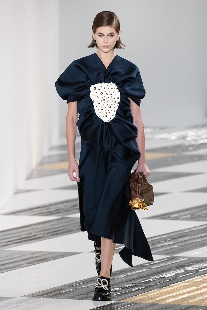 Vuelta a “lo español”: Loewe presenta en París su colección FW 20/21 Vuelta a “lo español”: Loewe presenta en París su colección FW 20/21