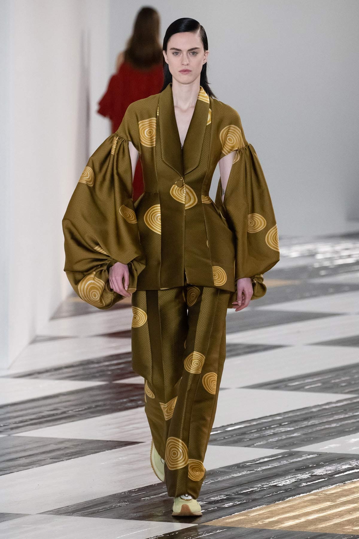 Vuelta a “lo español”: Loewe presenta en París su colección FW 20/21 Vuelta a “lo español”: Loewe presenta en París su colección FW 20/21