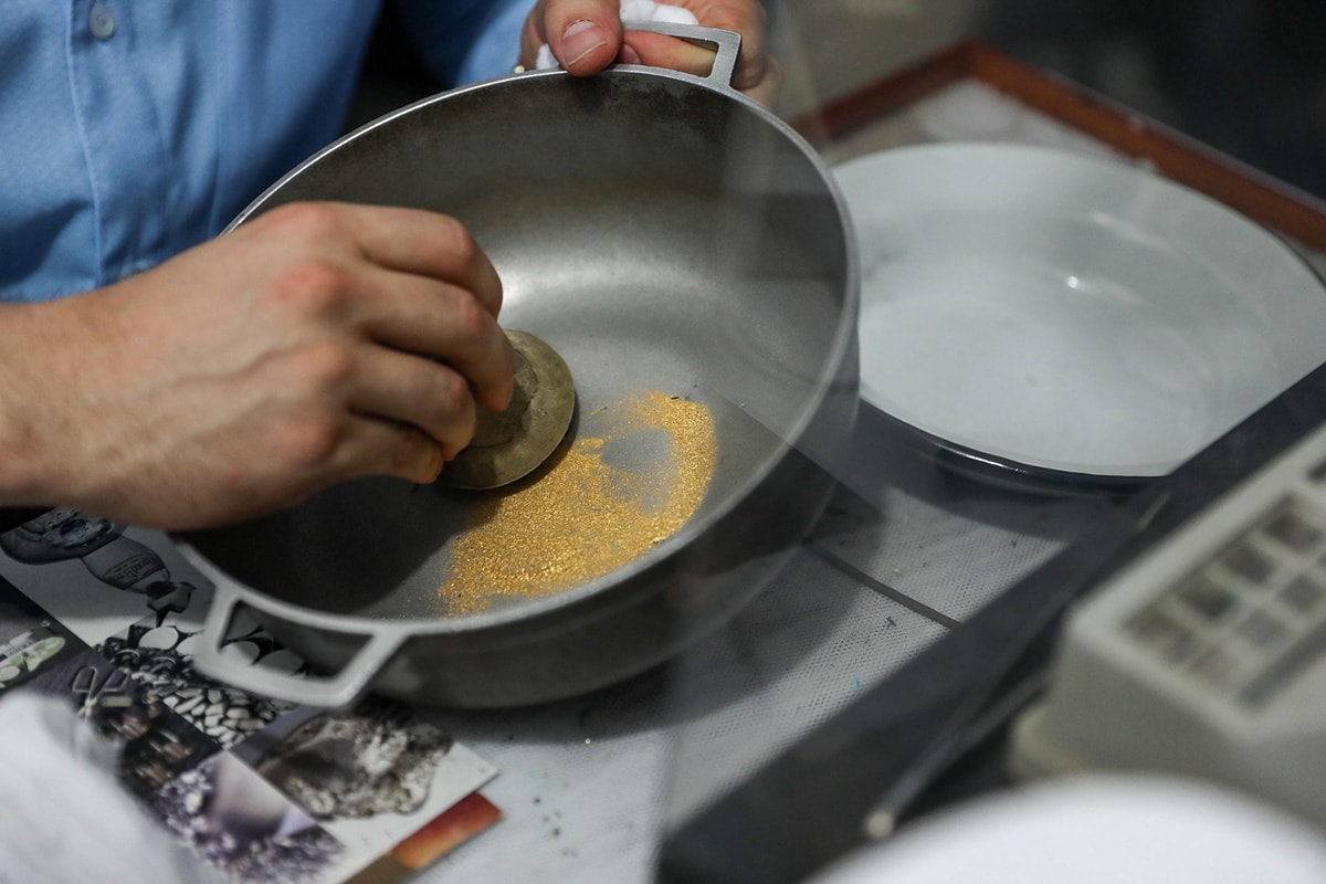 Chopard recurre al trabajo de pequeños mineros colombianos Chopard recurre al trabajo de pequeños mineros colombianos