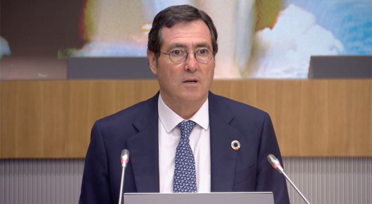 Garamendi, Pablo Isla y Juan Roig inauguran la macrocumbre de la CEOE “para la reconstrucción” Garamendi, Pablo Isla y Juan Roig inauguran la macrocumbre de la CEOE “para la reconstrucción”
