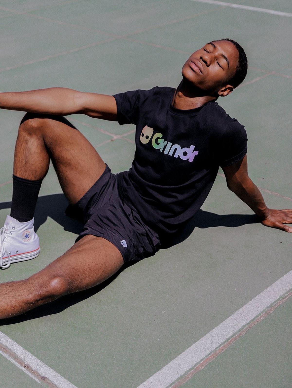 Grindr lanza su primera colección oficial de ropa con mascarillas y complementos Grindr lanza su primera colección oficial de ropa con mascarillas y complementos