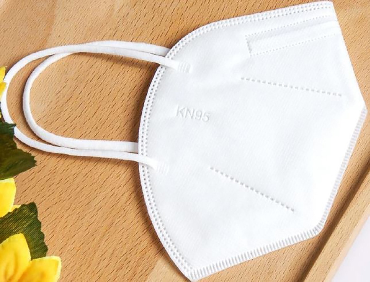 Sujetas con grapas y falsificadas: más de 100 mascarillas que no hay que utilizar Sujetas con grapas y falsificadas: más de 100 mascarillas que no hay que utilizar