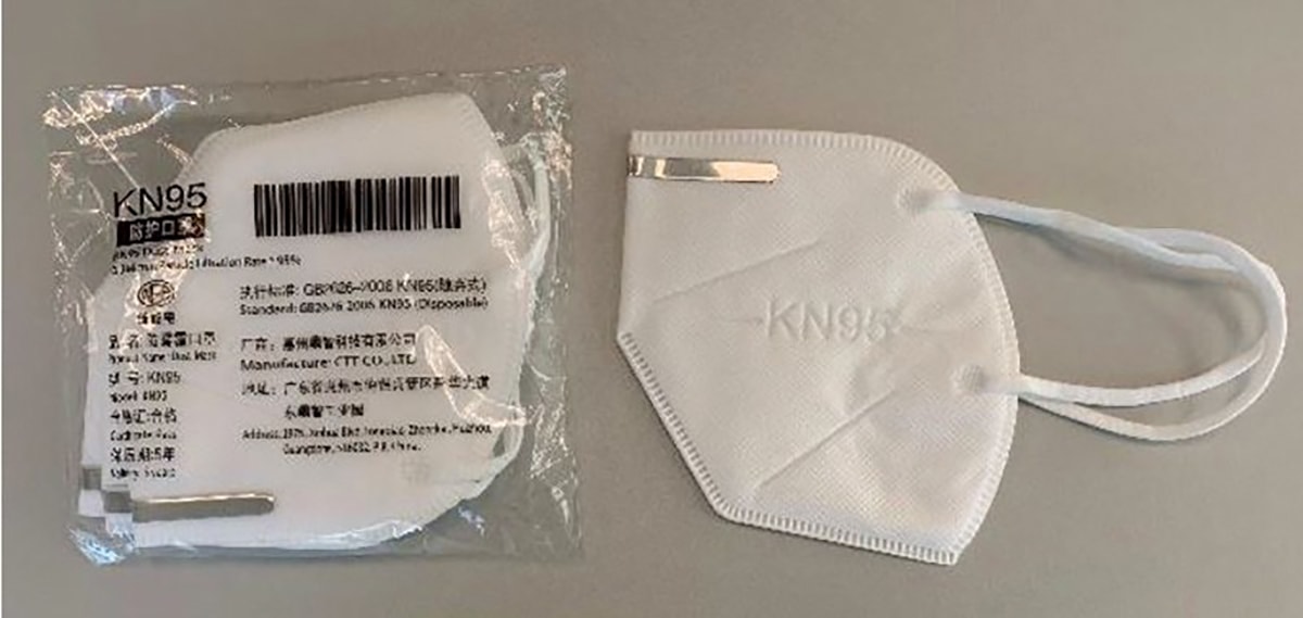 Sujetas con grapas y falsificadas: más de 100 mascarillas que no hay que utilizar Sujetas con grapas y falsificadas: más de 100 mascarillas que no hay que utilizar