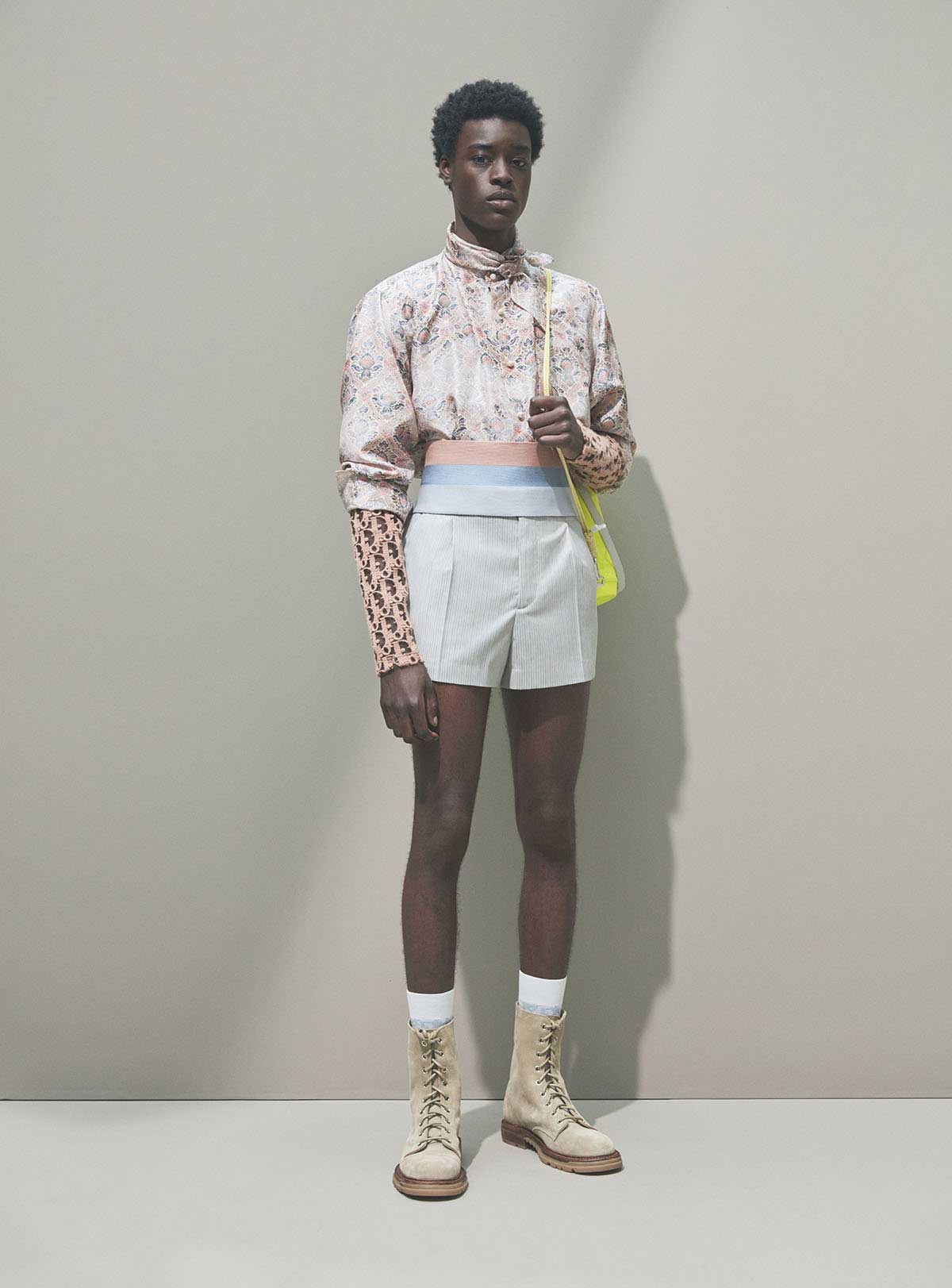 Dior vuelve su mirada a África con una colección junto al artista ghanés Amoako Boafo Dior vuelve su mirada a África con una colección junto al artista ghanés Amoako Boafo
