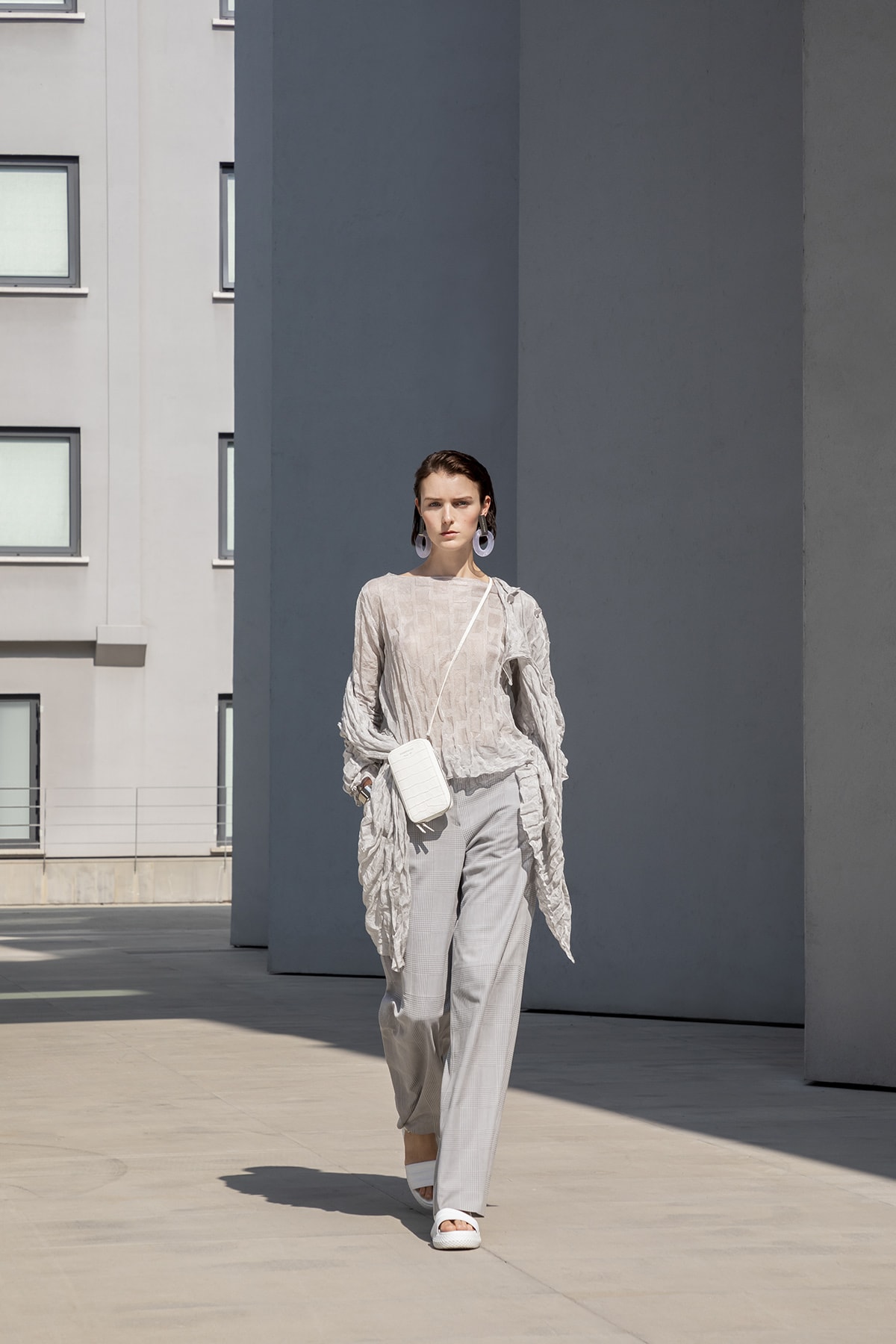 Etérea pureza de Armani en la Semana de la Moda de Milán Etérea pureza de Armani en la Semana de la Moda de Milán