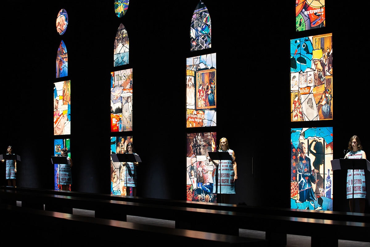 Dior presenta en París su “idealizada academia” femenina de poetas y ensayistas Dior presenta en París su “idealizada academia” femenina de poetas y ensayistas