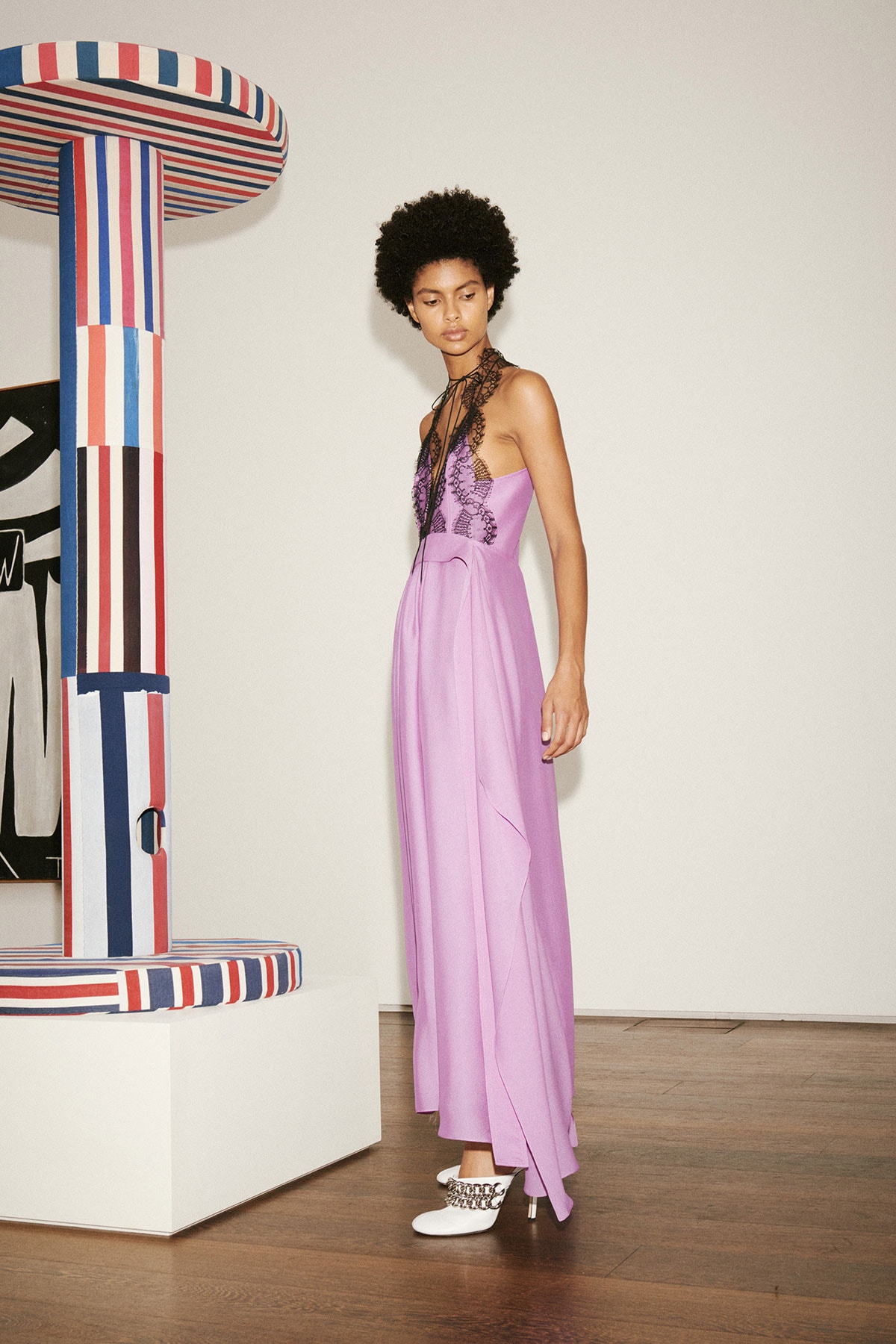 Victoria Beckham presenta fluidez retro en la semana de la moda de Londres Victoria Beckham presenta fluidez retro en la semana de la moda de Londres