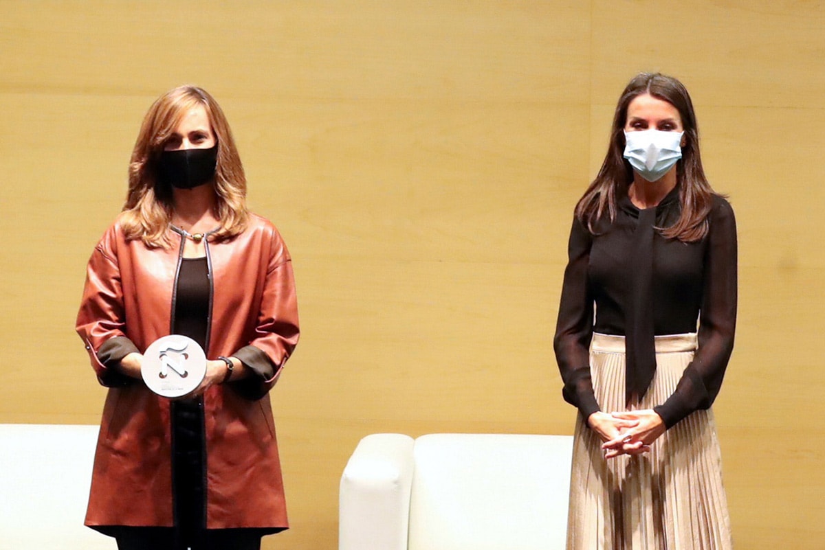 La Reina Letizia hace entrega de los VI Premios Nacionales de la Industria de la Moda La Reina Letizia hace entrega de los VI Premios Nacionales de la Industria de la Moda