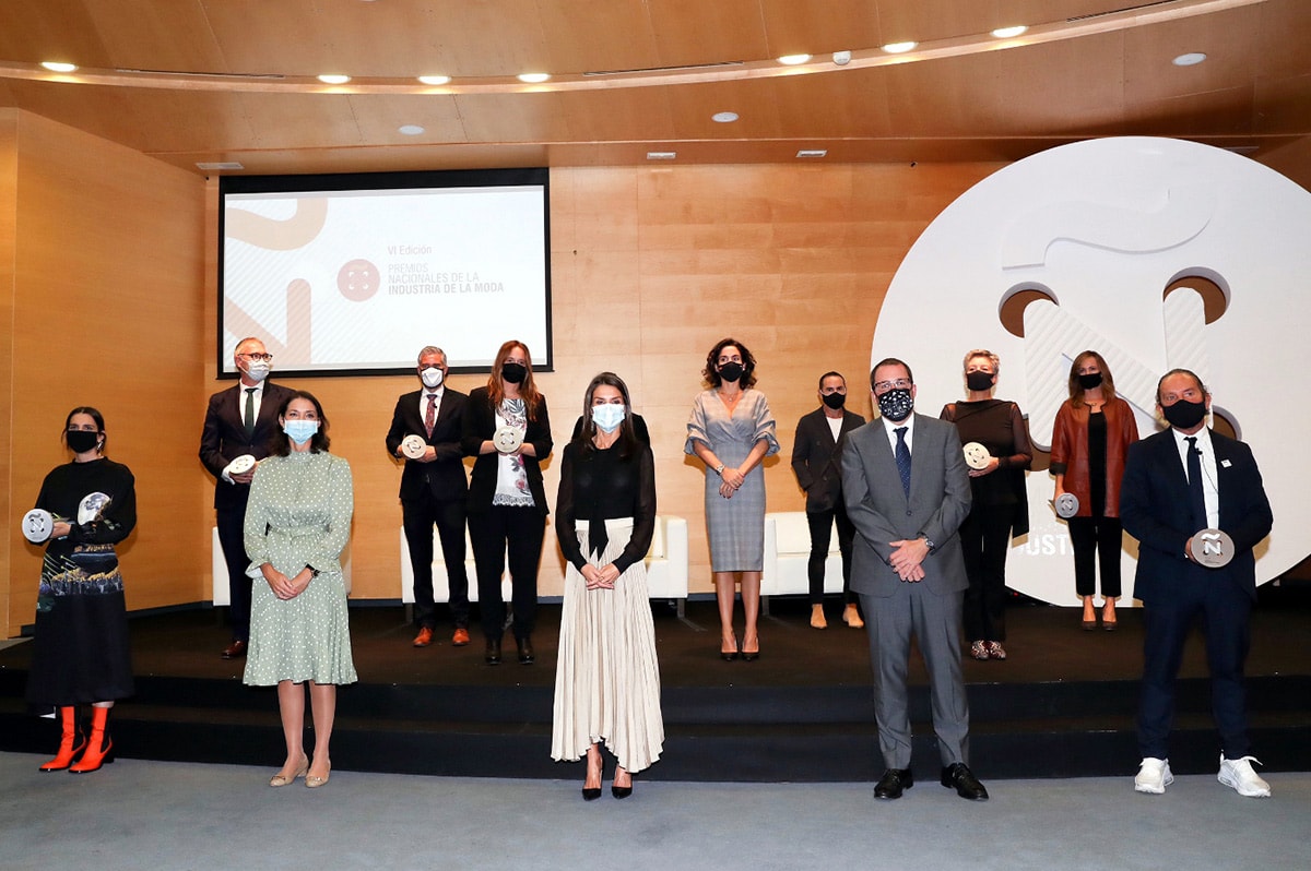 La Reina Letizia hace entrega de los VI Premios Nacionales de la Industria de la Moda La Reina Letizia hace entrega de los VI Premios Nacionales de la Industria de la Moda