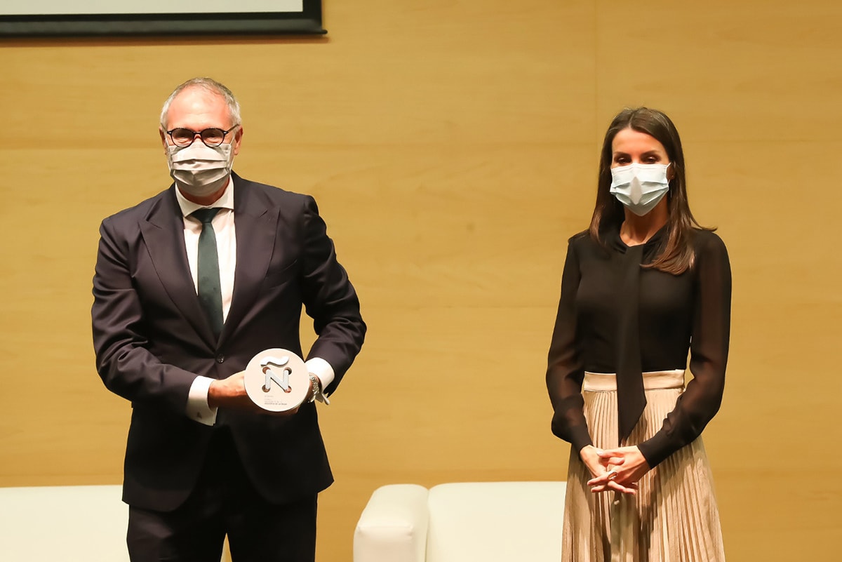 La Reina Letizia hace entrega de los VI Premios Nacionales de la Industria de la Moda La Reina Letizia hace entrega de los VI Premios Nacionales de la Industria de la Moda