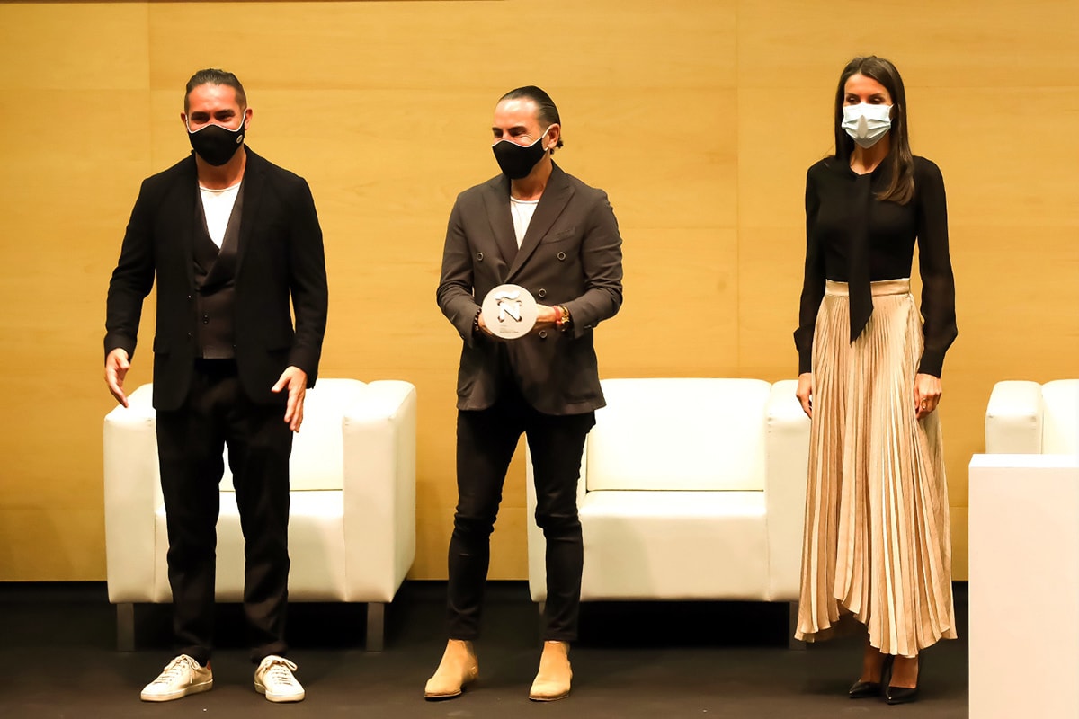La Reina Letizia hace entrega de los VI Premios Nacionales de la Industria de la Moda La Reina Letizia hace entrega de los VI Premios Nacionales de la Industria de la Moda