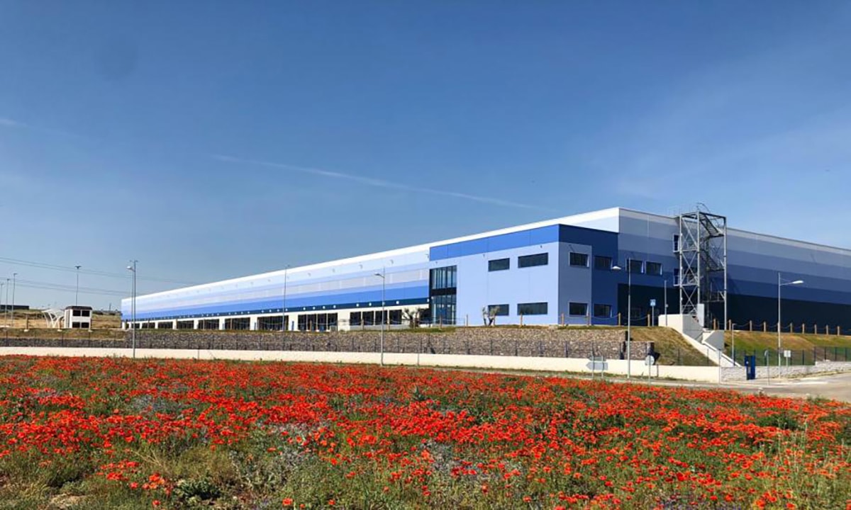 Zalando se consolida en España con un primer centro logístico en Toledo Zalando se consolida en España con un primer centro logístico en Toledo