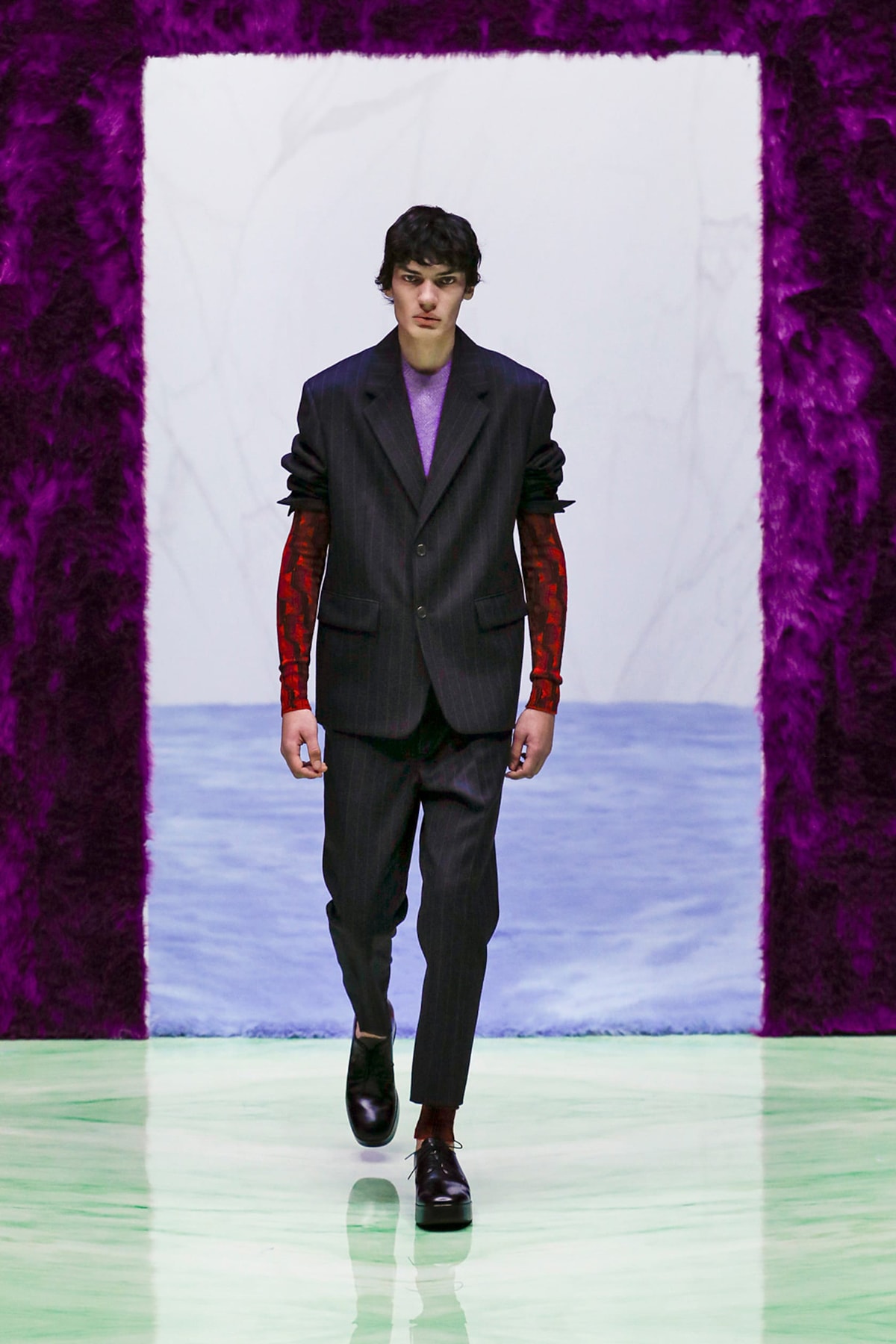 Prada ahonda en su dualismo con una colección de “bodys” masculinos durante la Milan Fashion Week Prada ahonda en su dualismo con una colección de “bodys” masculinos durante la Milan Fashion Week