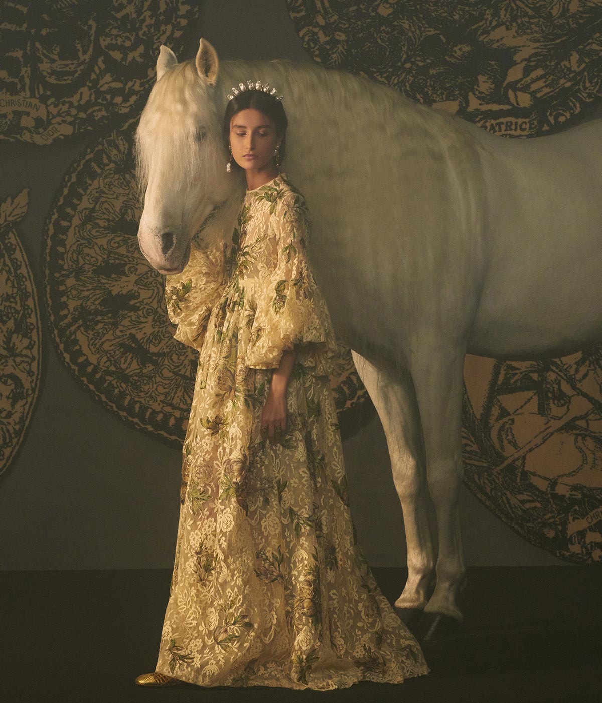 De la Emperatriz a la Fortuna: Dior reinterpreta las cartas del Tarot en su colección de Alta Costura De la Emperatriz a la Fortuna: Dior reinterpreta las cartas del Tarot en su colección de Alta Costura