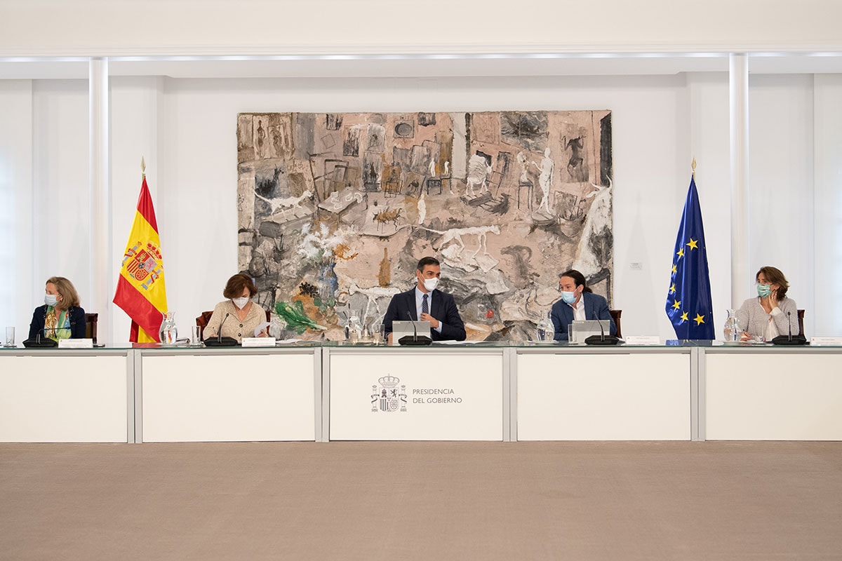 El Gobierno decreta un nuevo estado de alarma por comunidades El Gobierno decreta un nuevo estado de alarma por comunidades
