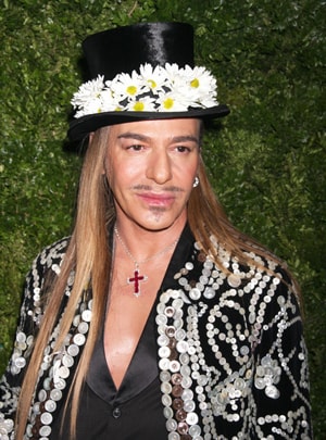 Le retiran la "legión de honor" a John Galliano Le retiran la "legión de honor" a John Galliano